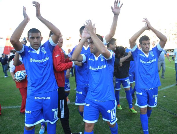Huracán derrotó a Unión y le postergó el ascenso al Rojo