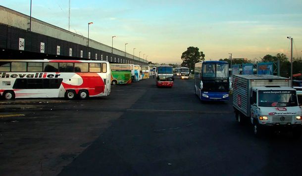 La venta de pasajes de micros low cost es sólo por Internet y los descuentos llegan al 60%