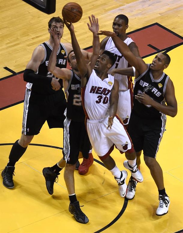 San Antonio Spurs venció a Miami Heat y ahora está arriba en la final de la NBA