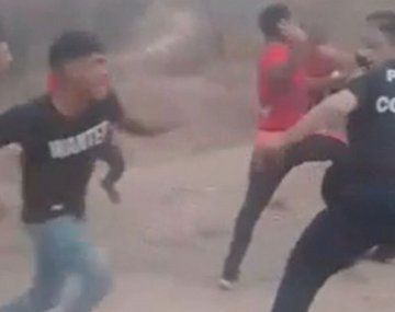 Córdoba: tremenda batalla campal entre hinchas y policías