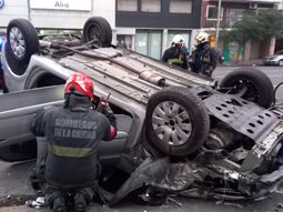triple choque y vuelco en floresta: dos heridos triple choque y vuelco en floresta: dos heridos