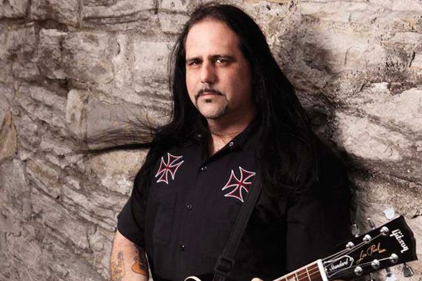 Un guitarrista muere en pleno escenario