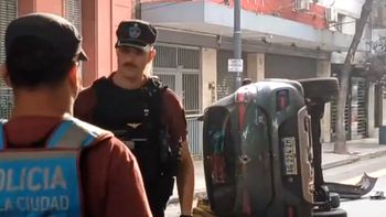 manana de choques en capital: conductor resulto herido tras un vuelco en recoleta manana de choques en capital: conductor resulto herido tras un vuelco en recoleta