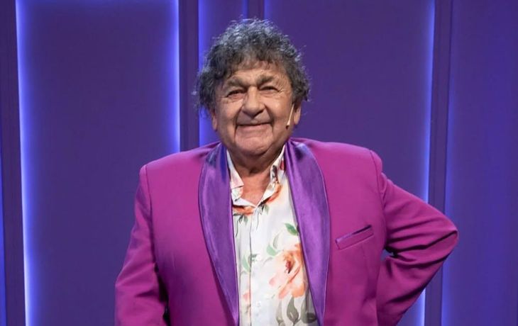 El cantante de Los Palmeras publicó una controvertida foto tras la elección de León XIV