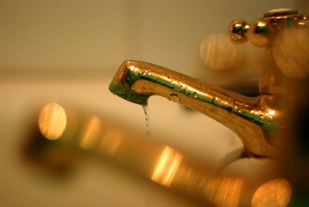 Este truco casero viral en TikTok explica cómo limpiar las canillas para dejarlas como nueva en simples pasos.