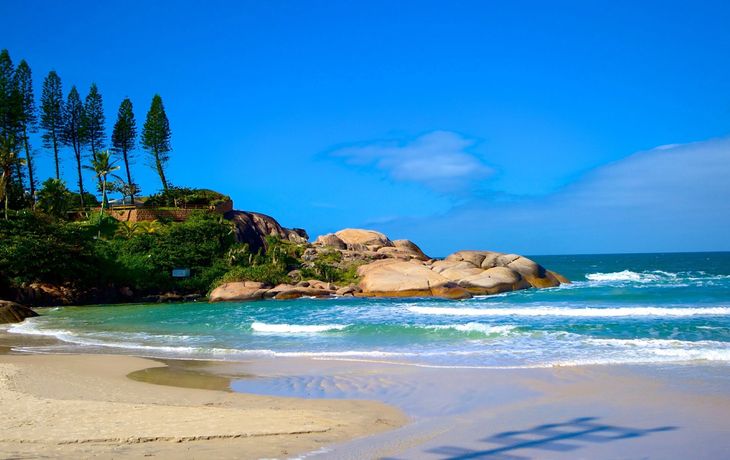 Ubicado al sur de Brasil y próximo al océano, este pueblo pesquero se convirtió en uno de los más elegidos por los turistas.&nbsp;