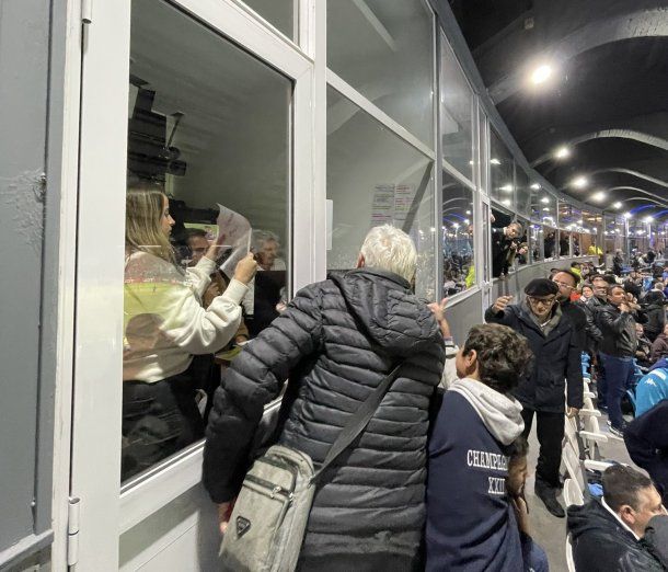 El mal momento del Pollo Vignolo en la cancha de Racing: insultos de los hinchas