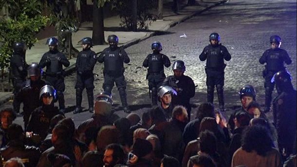 Violento desalojo de la cabecera Constitución de la línea 60