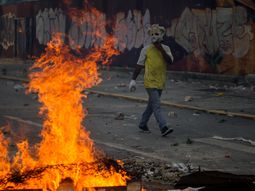 Las calles de Venezuela están envueltas en llamas Las calles de Venezuela están envueltas en llamas