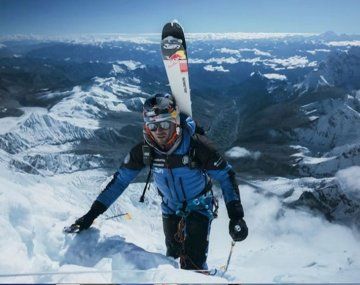 Alpinista polaco logró una hazaña inédita: esquió desde la cima del Everest sin oxígeno