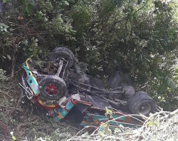 Un micro cayó al vacío en Colombia: al menos siete muertos