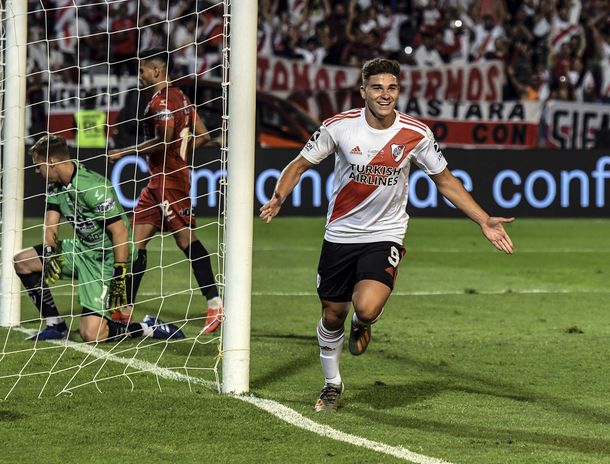 Julián Álvarez celebra la goleada