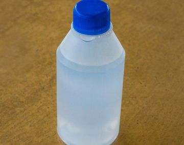 Prohíben un alcohol etílico falsificado y un purificador de agua para obtener dióxido de cloro