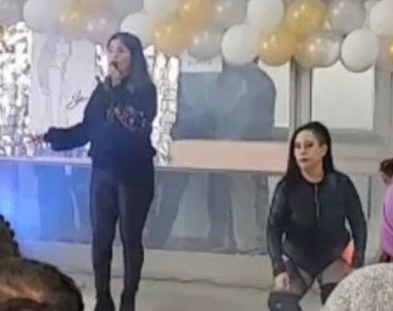 Escándalo por un baile erótico en un centro de salud familiar