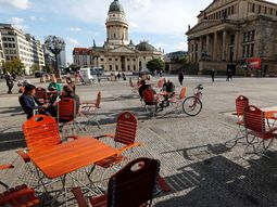 Merkel impondrá restricciones si no bajan los casos de Covid-19