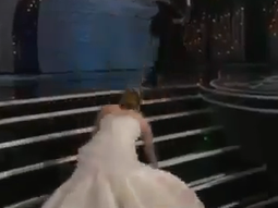 La caídad de Jennifer Lawrence La caídad de Jennifer Lawrence