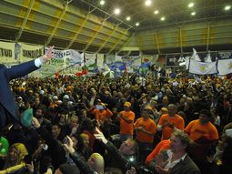 scioli recibio el respaldo de mas de un centenar de gremios bonaerenses scioli recibio el respaldo de mas de un centenar de gremios bonaerenses