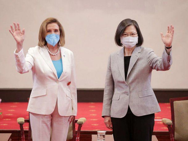 Nancy Pelosi junto a la presidenta de Taiwán