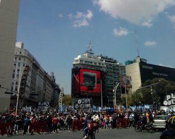 Cooperativistas y organizaciones sociales marchan al Obelisco por el Salario Mínimo