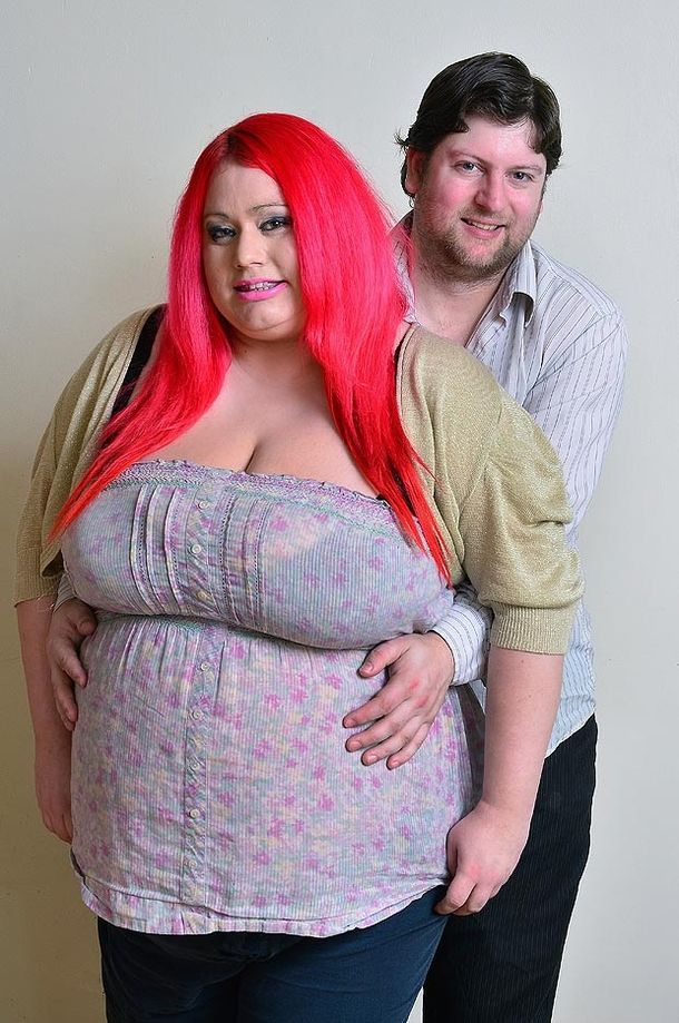 La mujer teme sofocar a su novio