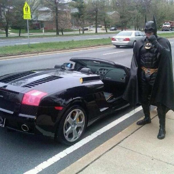 Murió en un accidente el Batman del Lamborghini