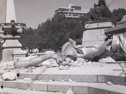 Un terremoto de magnitud 7,9 produce la caída del Ángel de la Independencia, el 28 de julio de 1957. Un terremoto de magnitud 7,9 produce la caída del Ángel de la Independencia, el 28 de julio de 1957.