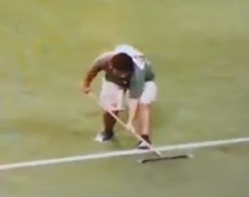 Quiso secar la cancha pero no la pasó nada bien