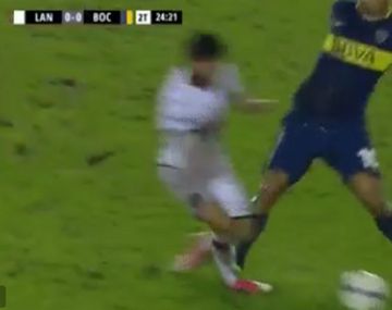 La criminal patada de Cardona que increíblemente no fue roja