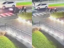 Un joven está grave tras ser atropellado por un vigilador en cuatriciclo en Unicenter. Un joven está grave tras ser atropellado por un vigilador en cuatriciclo en Unicenter.