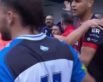 Escándalo: policía golpeó a jugador de Patronato tras el final del partido con Almagro