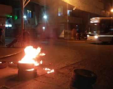 Diez líneas de colectivo de zona Sur no circulan por el despido de un chofer