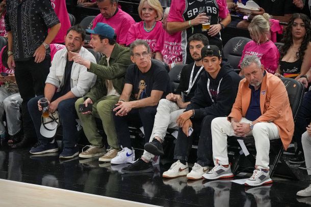 De Manu Ginóbili a Ben Stiller y la promesa de Donald Trump: los famosos que palpitan las finales de la NBA