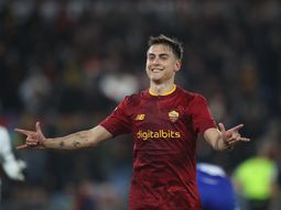Tras la salida de Paredes a Boca, en Roma se enfocan en renovar a Dybala