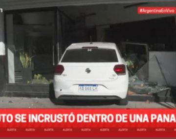 Un joven alcoholizado incrustó su auto 0km en una panadería: no hubo muertos de milagro