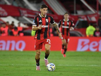 En un partido lleno de polémicas, el River de Coudet venció a Huracán en el Ducó