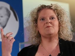 En 1978, nace el primer “bebé probeta”, Louise Brown, en Manchester. En 1978, nace el primer “bebé probeta”, Louise Brown, en Manchester.