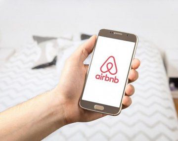 Buscan limitar y desdolarizar a Airbnb