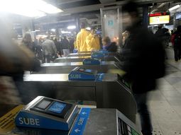 Metrodelegados liberan molinetes en la Línea B de Subte