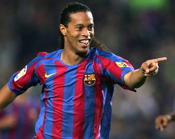 Confirmado: Ronaldinho jugará en el Choque de Leyendas entre River y el Barcelona