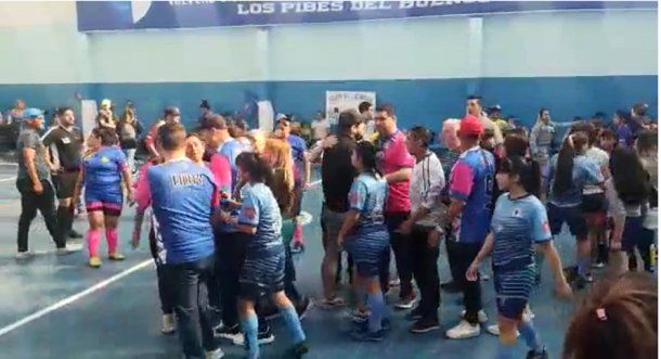 Avellaneda: batalla campal en un partido de fútbol femenino