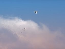 Mirá cómo neutralizan a los drones en otros aeropuertos