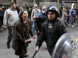 Marchas en paz en casi todo el país por Cristina: represión policial e incidentes en CABA