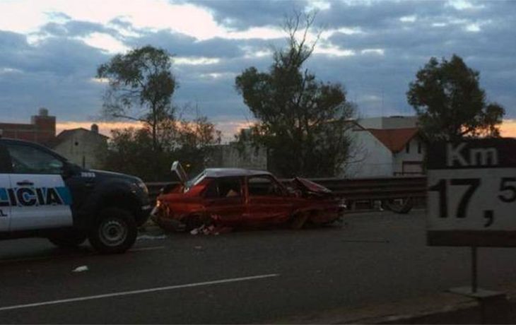 Un muerto y cuatro heridos en un choque en la autopista Ricchieri