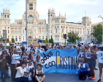 Argentinos en Europa marcharon en apoyo a Cristina Kirchner