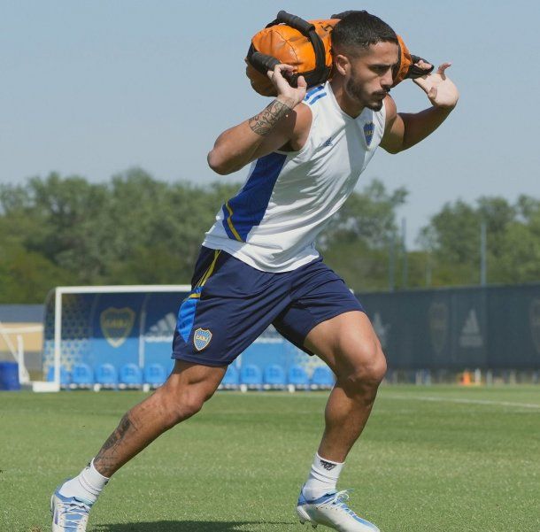 Se lesionó Nicolás Figal y Boca se queda con solo dos centrales