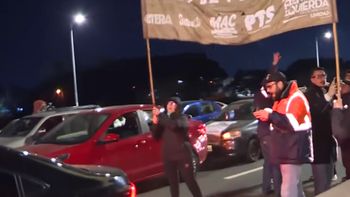 Corte total en Panamericana: trabajadores de Fate y Georgalos reclamaron por despidos masivos Corte total en Panamericana: trabajadores de Fate y Georgalos reclamaron por despidos masivos