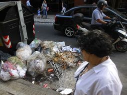 preocupacion por la acumulacion de basura ante la fuerte tormenta preocupacion por la acumulacion de basura ante la fuerte tormenta