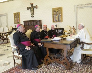 La Iglesia cuestionó al Gobierno por la crisis económica y por los ataques al Papa