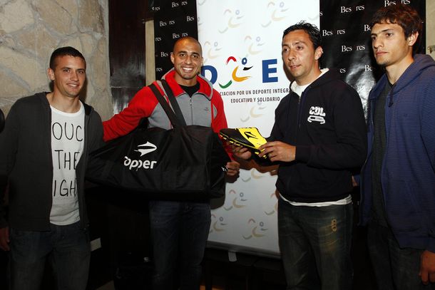 Trezeguet ayudó a los jugadores de Flandria para que puedan jugar