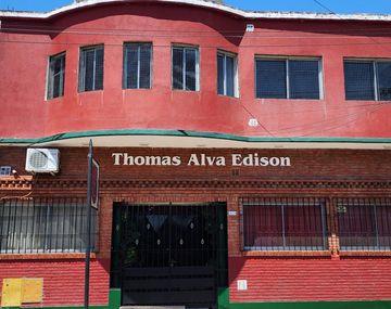 Tensión por cierre de una escuela en Berazategui: los alumnos no consiguen vacante